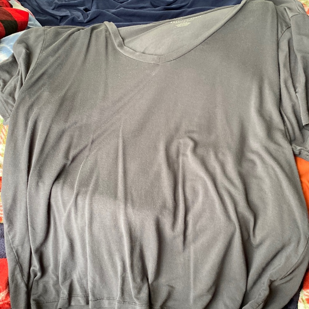 Soft and sexy american eagle tee!